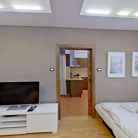 2Br Apt With Free Garage Parking, Close To The Historic Centre Bratislava Bagian luar foto