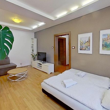 2Br Apt With Free Garage Parking, Close To The Historic Centre Bratislava Bagian luar foto
