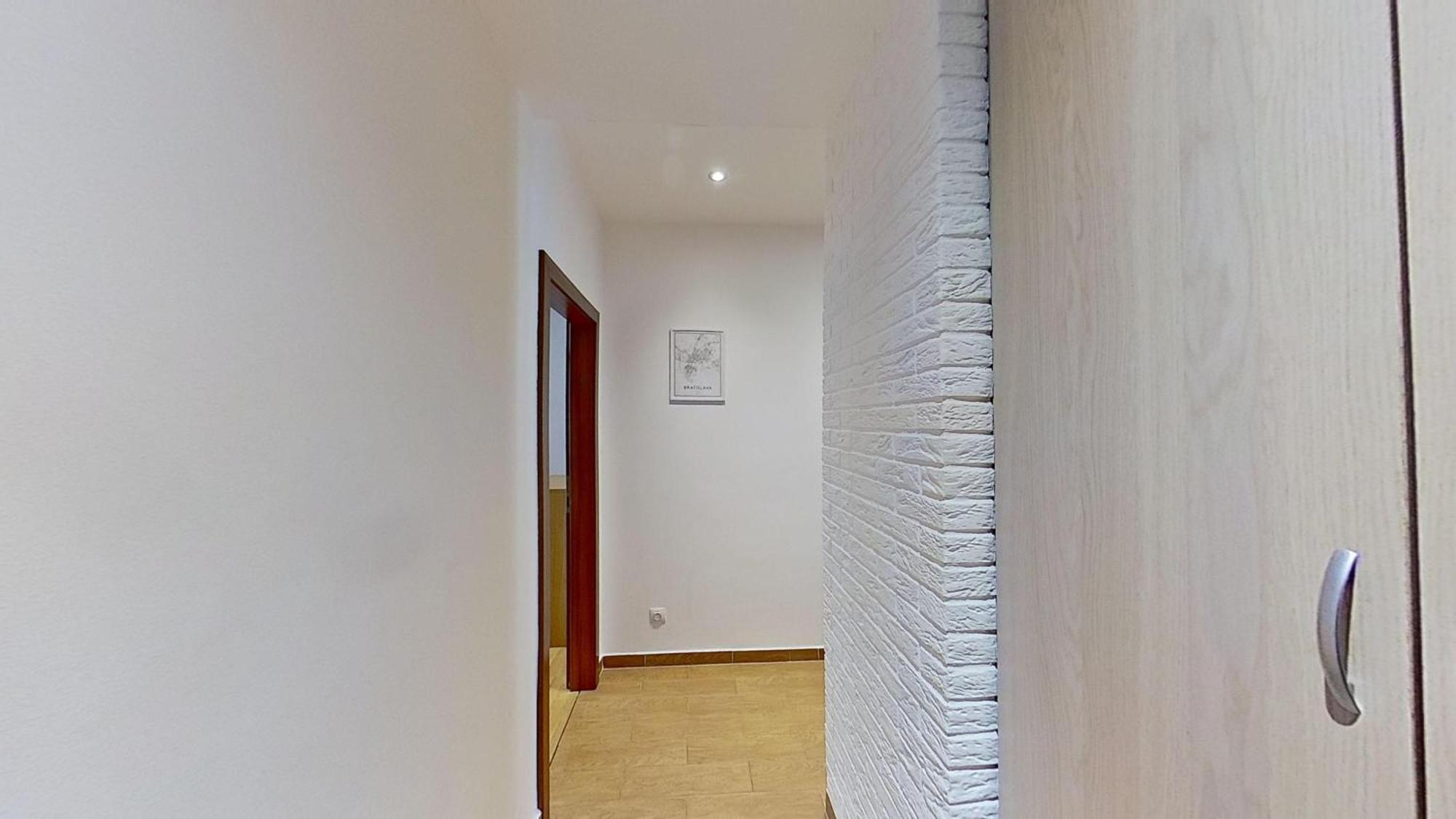 2Br Apt With Free Garage Parking, Close To The Historic Centre Bratislava Bagian luar foto