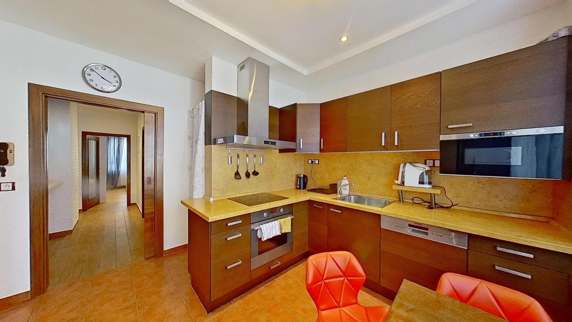 2Br Apt With Free Garage Parking, Close To The Historic Centre Bratislava Bagian luar foto
