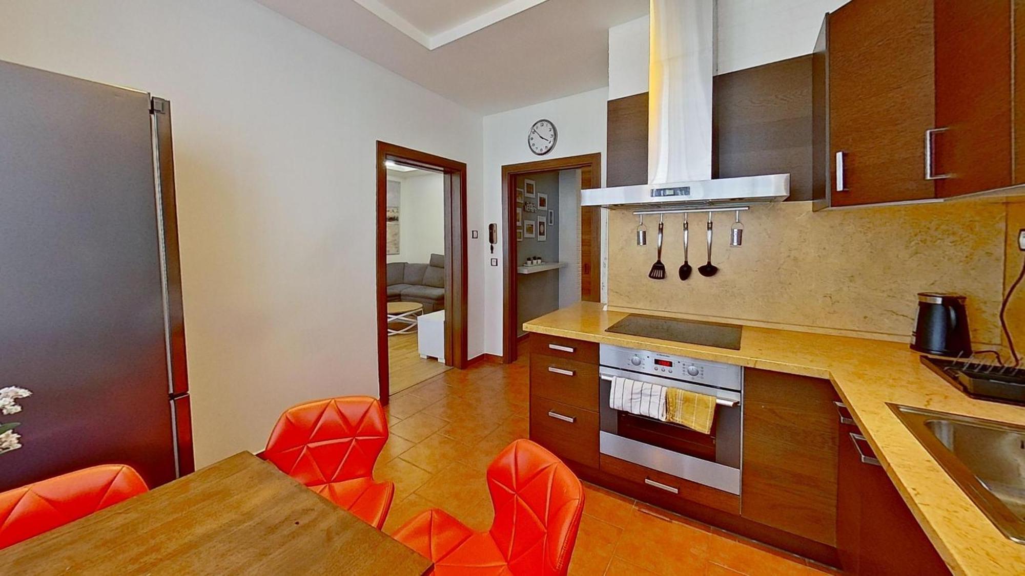 2Br Apt With Free Garage Parking, Close To The Historic Centre Bratislava Bagian luar foto