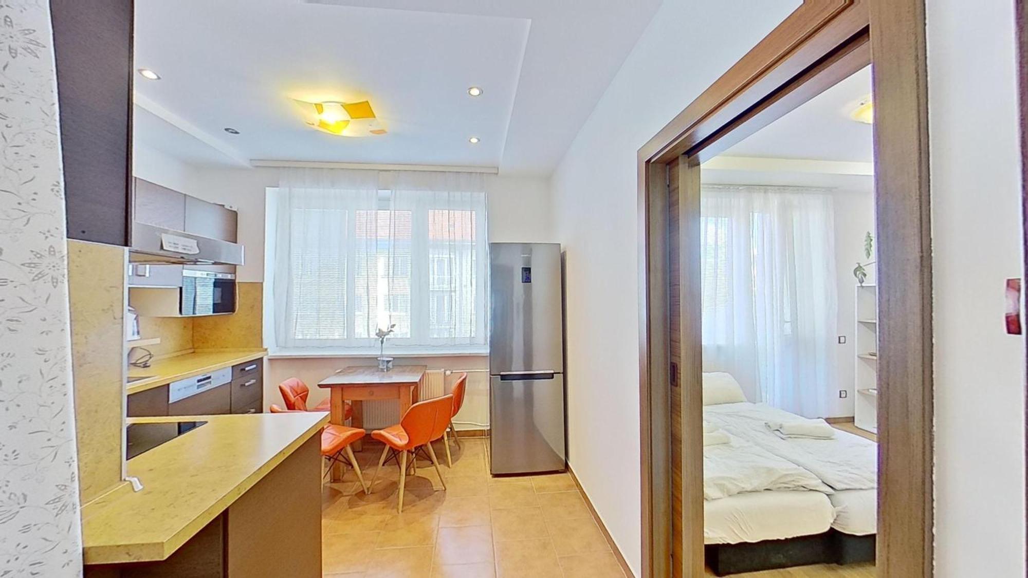 2Br Apt With Free Garage Parking, Close To The Historic Centre Bratislava Bagian luar foto